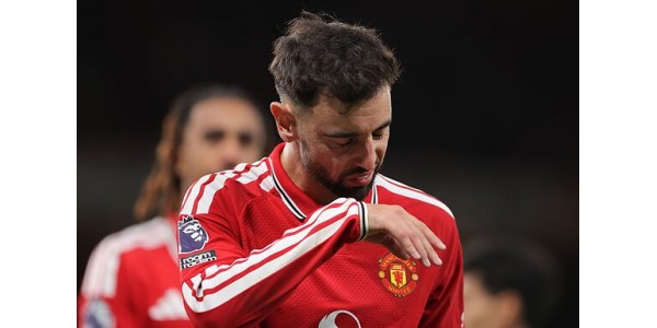 Bruno Fernandes begint opnieuw spijt te krijgen van zijn beslissing om bij Manchester United te blijven Bruno Fernandes begint opnieuw spijt te krijgen van zijn beslissing om bij Manchester United te blijven